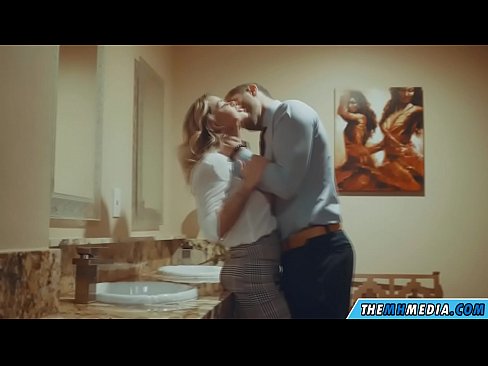 ❤️ Lè yon blond bèl sedui ou nan yon twalèt piblik ❤️❌ Porno nan ht.sexarxiv.ru ❌️